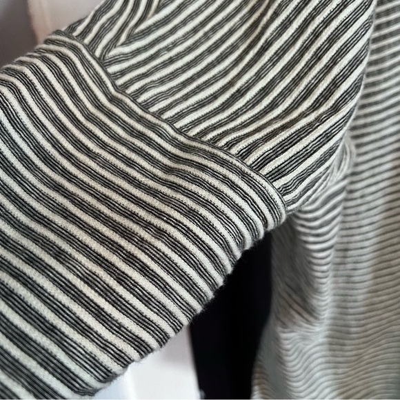 EUC Elemente Clemente Quiet Luxury Striped Tapered
Dolman Top size Small - Picture 7 of 9